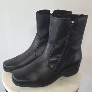 Martino Black Leather Side-Zip Ankle Boots Size 8W